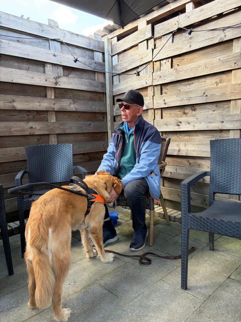 Onze gast vertelt over zijn blindengeleidehond.